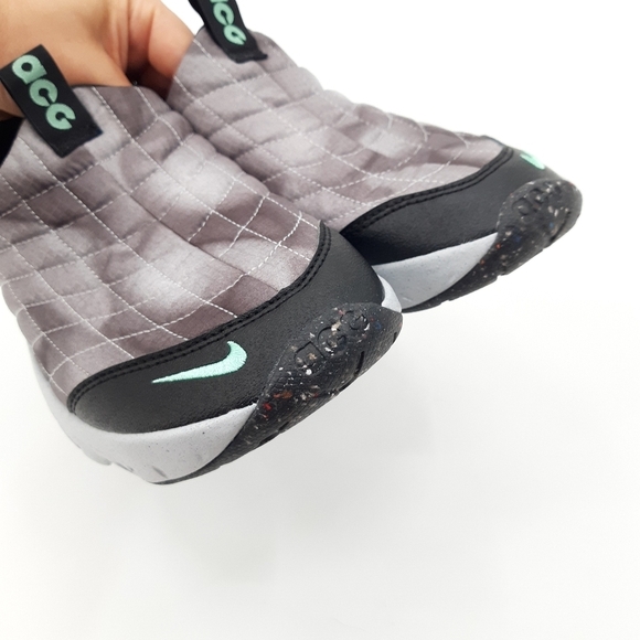 Nike | ACG Moc 3.5 SE Special Edition Pure Platinum Shoes in Black, Green Glow - Picture 3 of 8